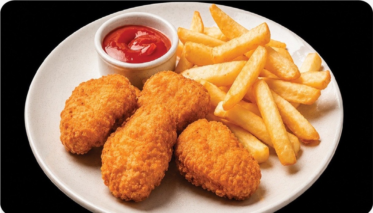 Kiddy Chicken Nuggets with Chips at Olive & Grill